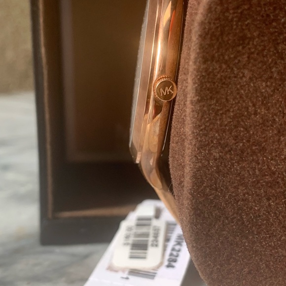 Michael Kors gift box Watch - Picture 5 of 9